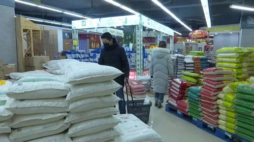 防疫生产两不误 群众生活有保障 日用百货销售